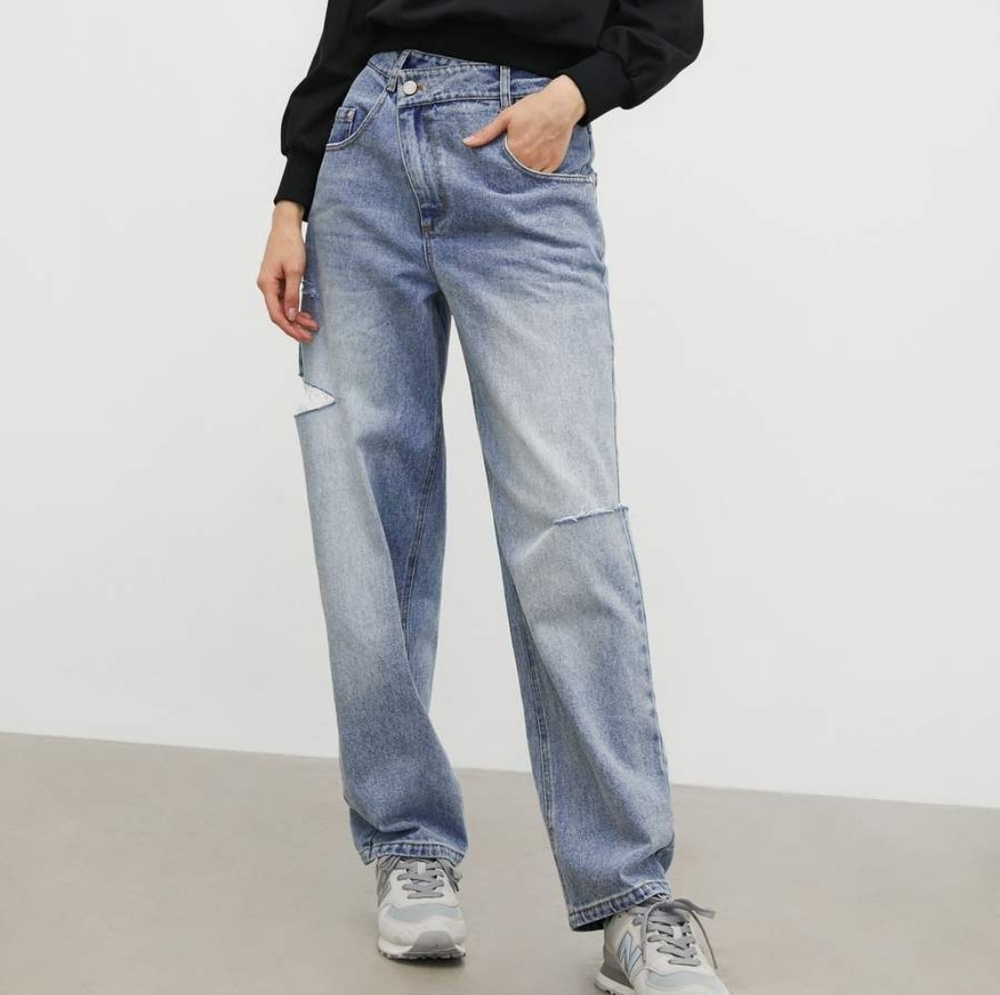 NWT J.ing Slouchy Blue Asymmetrical Jeans Size S